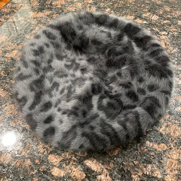 🌿Arden B faux fur animal print beany hat🌿 - Picture 3 of 5